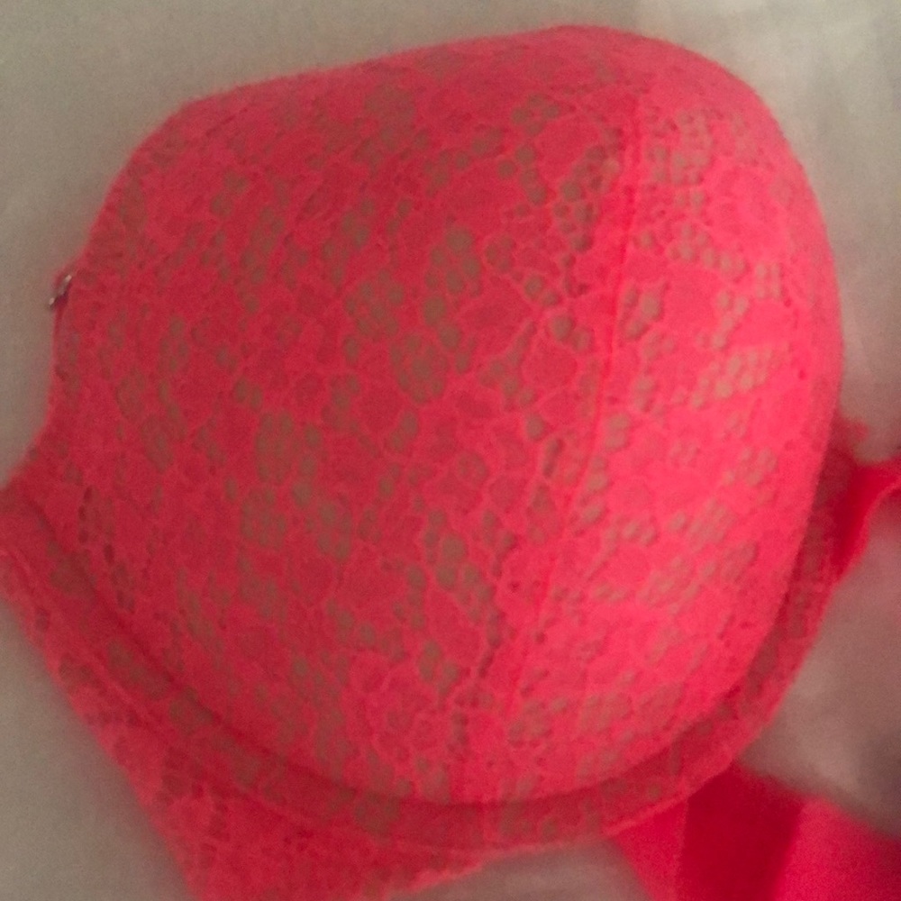 New Hot pink Victoria Secrets bra with tags-38D